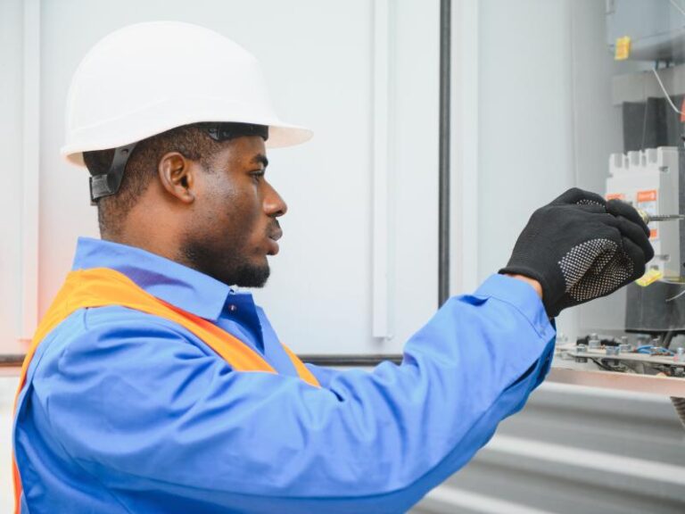 5 Signs You Need Electrical Services for Residential Homes