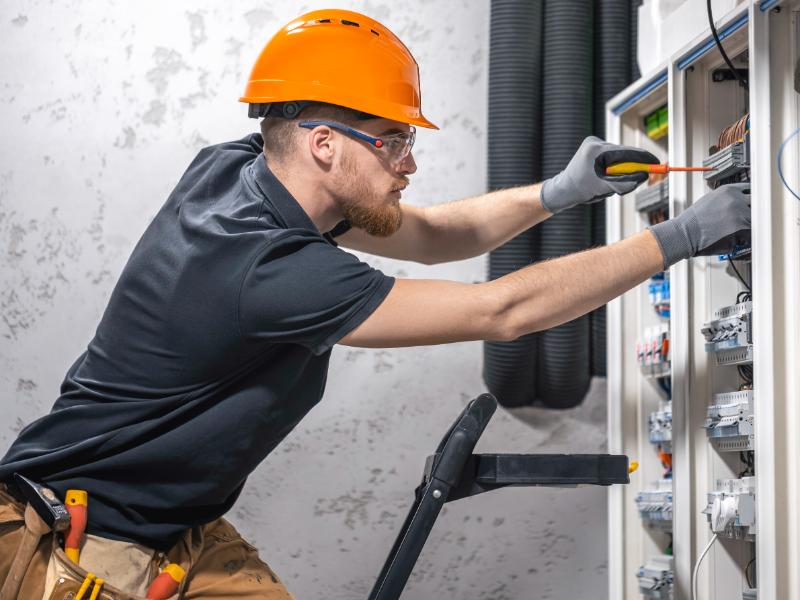 Call the Best Commercial Electrical Company for the Work You Want & Need 1 Call the Best Commercial Electrical Company for the Work You Want & Need